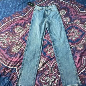 PRETTY LITTLE THING SIZE 4 BLUE WASH SPLIT JEANS